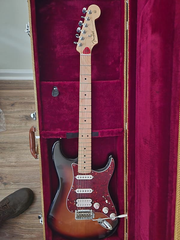 Fender Stratocaster 2021 - 3 Color Sunburst 