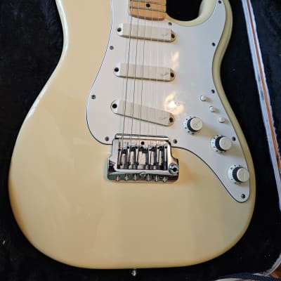 Fender Elite Stratocaster with Maple Fretboard 1983 - Arctic White for sale