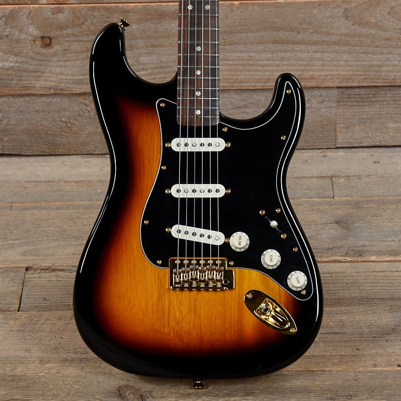 Squier Classic Vibe '60s Stratocaster 3-Color Sunburst w/Gold