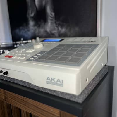 Akai MPC2000 - New LCD - Maxed RAM - All New Tact switches & Button LEDs & more image 5