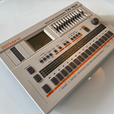 Roland TR-707 Rhythm Composer - Full HKA mod