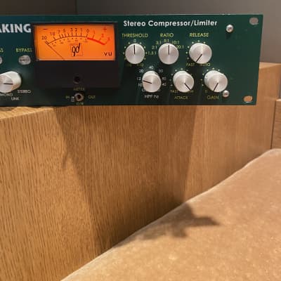 Daking FET III Stereo Compressor / Limiter 2010s - Green image 3