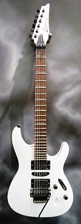 Ibanez S570B S-Series HSH Infinity Pickups White El. Guitar