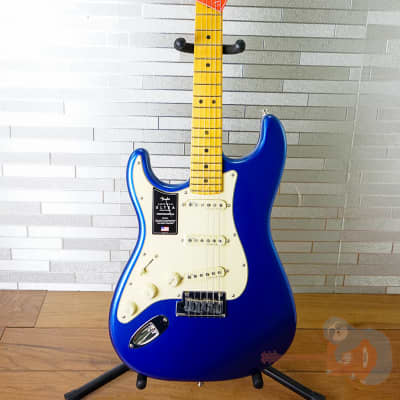 Fender American Ultra Stratocaster Left-Handed with Maple Fretboard - Cobra Blue image 12