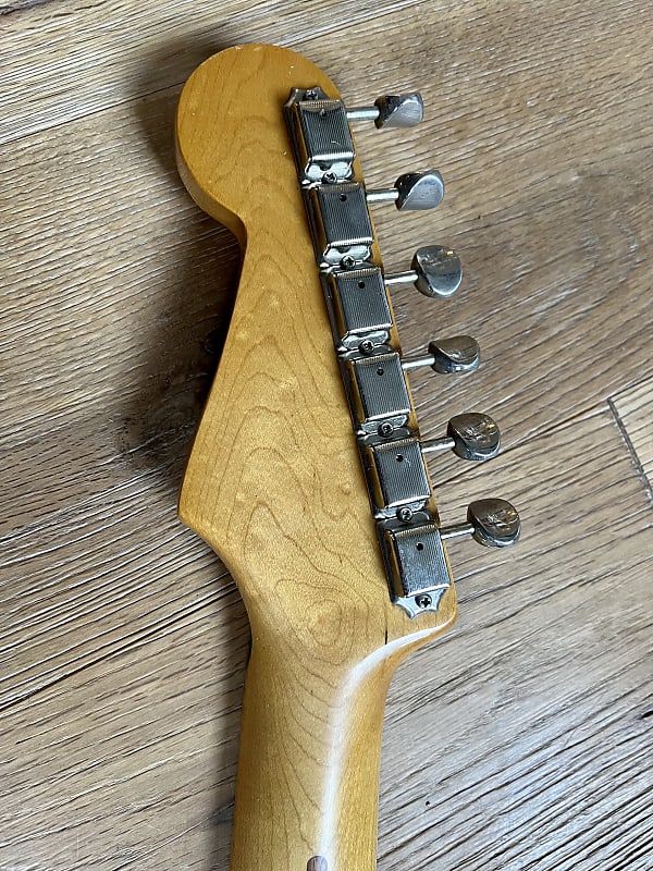 ストラト Early'54 Sunburst/Maple neck VG-2240｜ビンテージフェンダー