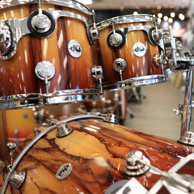 DW Collector's Series Exotic Standard Maple 6-Piece Shell Pack 8/10/12/14/16/22 (Natural To Burnt Toast Fade over African Chen Chen w/ Nickel Hardware) image 6