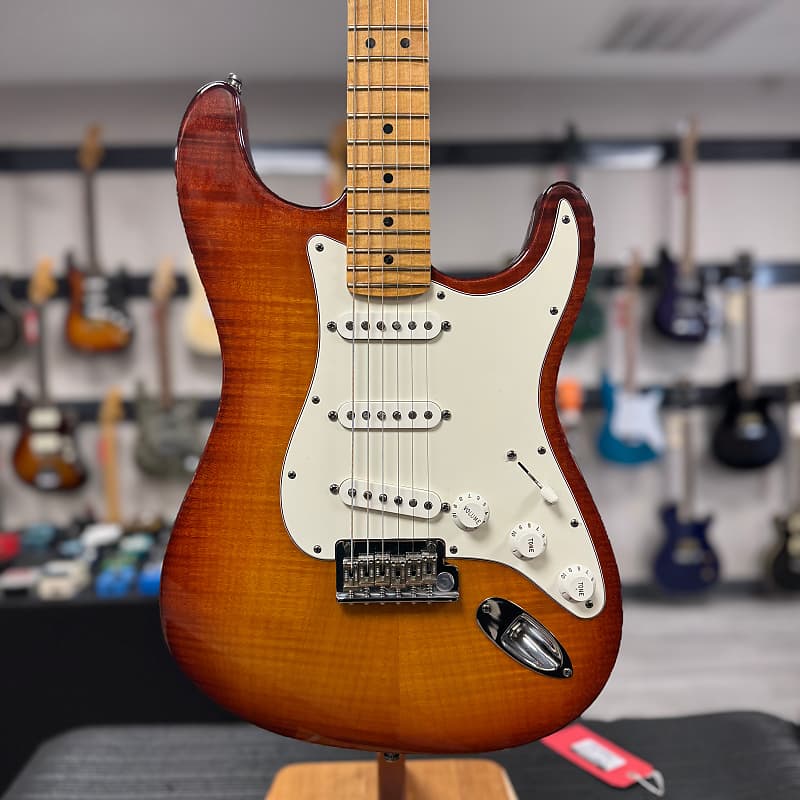 Fender American Select Stratocaster Maple Fingerboard Cherry Burst