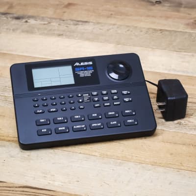 Alesis SR-16 Drum Machine with Power Supply SR16 MIDI Rhythm Beat U256827