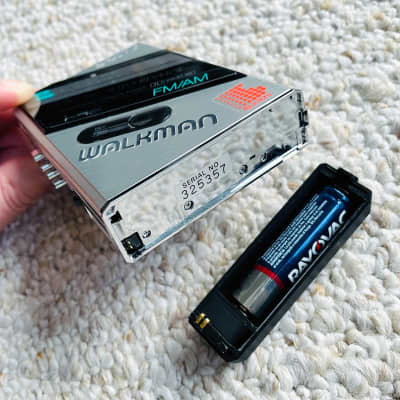 [RARE] Sony WM-F102 Walkman Cassette Player, Beautiful Silver ! Working ! image 6