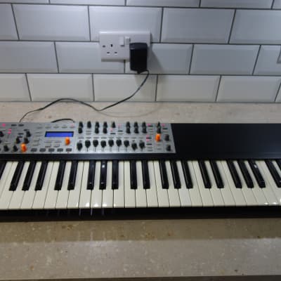 Novation X-Station 61 polysynth + manual