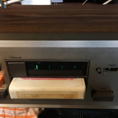 Realistic  Radio Shack Vintage 70’s 8 Track Recorder/Player Wood Cabinet Works Great image 2