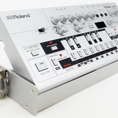 Roland TB-03 Boutique Bass-Line Synthesizer + Neuwertig + OVP + 2J Garantie