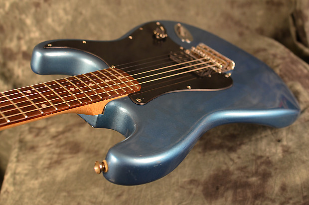 10122】 Squier by Fender stratcaster ブルー