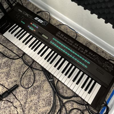 Yamaha DX7 Programmable Algorithm Synthesizer 1983 - 1987 - Black