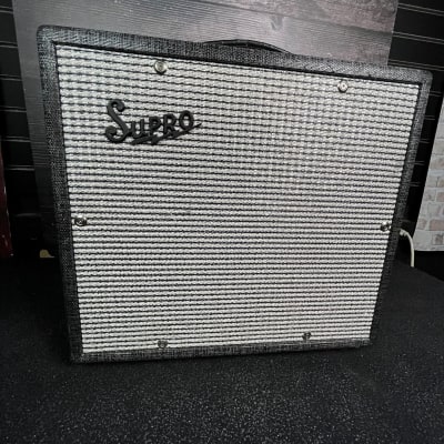 Supro SUPRO 1610RT COMET 14 WATT TUBE COMBO Guitar Combo Amplifier (Columbus, OH) for sale