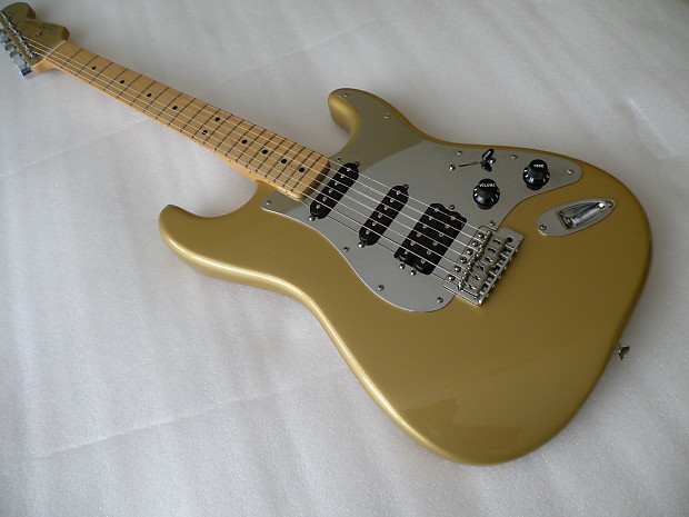 Fender Stratocaster FSR Gold Sister Limited Run with Fender Gig Bag
