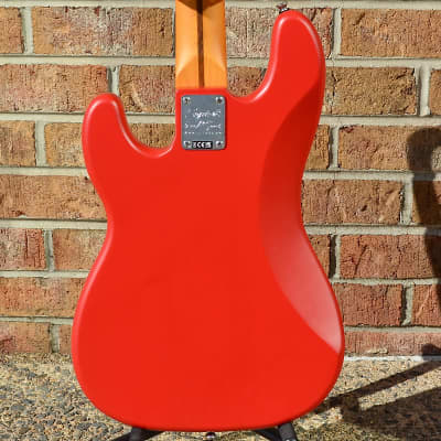 Fender  40th Anniversary Precision Bass®, Vintage Edition, Maple Fingerboard, Gold Anodized Pickguard, Satin Dakota Red image 6
