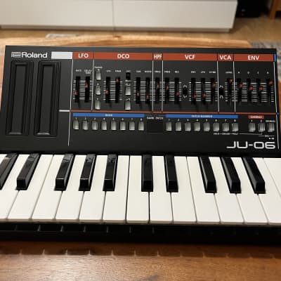 Roland JU-06 Boutique Synthesizer Module + KM-25 keyboard