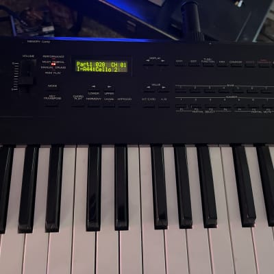 Roland D-5 61-Key Multi-Timbral Linear Synthesizer 1989 - 1992 - Black