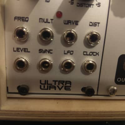 Frequency Central Ultra Wave LFO Eurorack module Silver image 2
