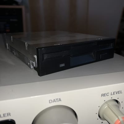 AKAI  S2800 Diskette working correctly
