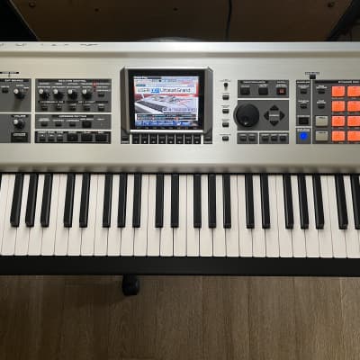Roland Fantom-X8 Piano Workstation