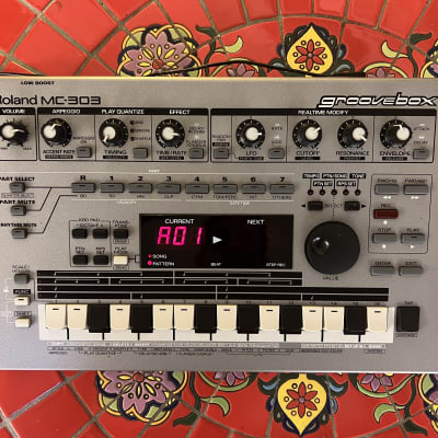Roland MC-303 Groovebox 1990 - 1998
