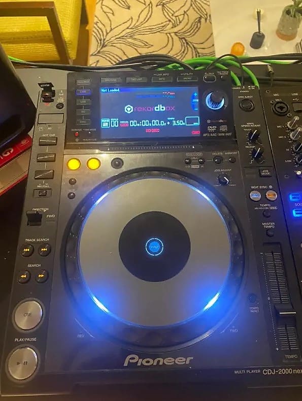 Pioneer CDJ 2000 Nexus CD Player & DJM 900 Nexus Mixer Reverb