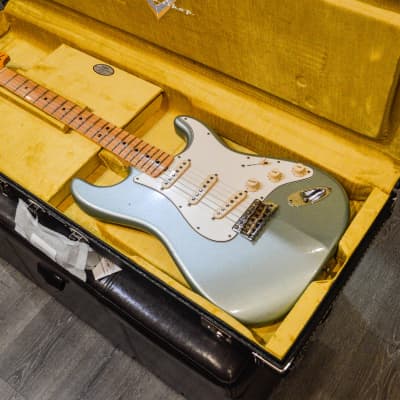 Fender Custom Shop '69 Reissue Stratocaster Journeyman Relic - Fire Mist Silver image 10