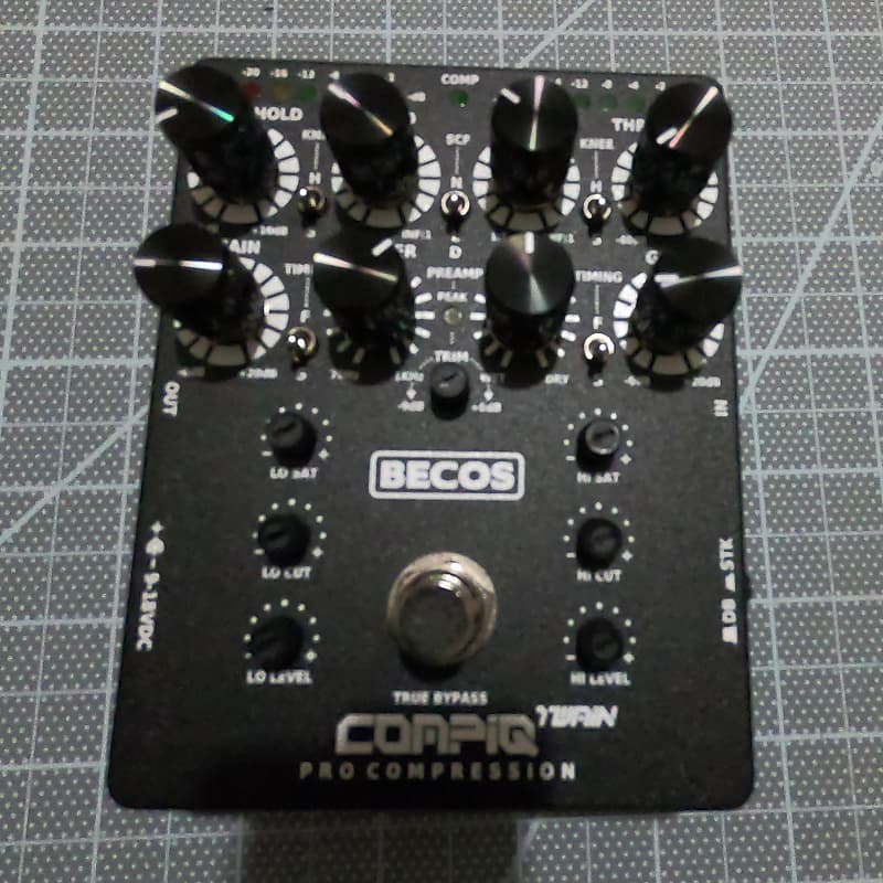 Becos FX CompIQ Twain Pro Dual Band / Stacked Compressor for Bass and  Guitar-Mint Condition 2022