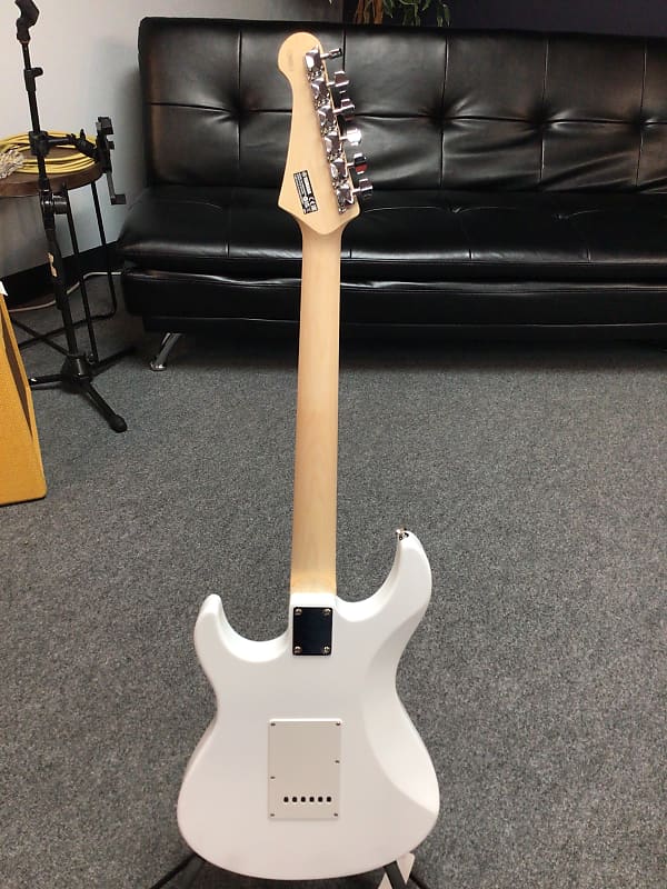 Yamaha Pacifica PAC012 White electric guitar