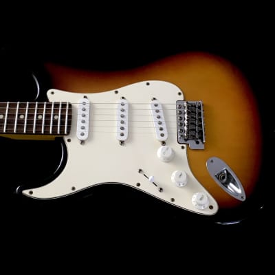 LEFTY! Custom Relic ST62 Fender Stratocastder Body Amber  Nitro Lacquer Neck Sunburst Stratocaster Aged Guitar 7.8 lb image 4