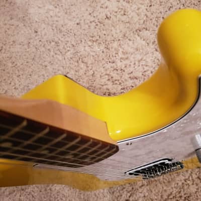 2019 Fender Strat Hardtail Tom Delonge Remake Graffiti Yellow image 7