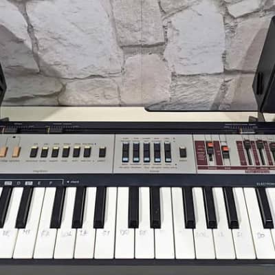 Casio MT-400 Casiotone 49-Key Synthesizer