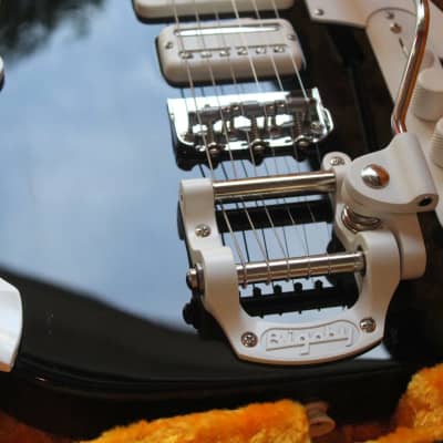FENDER "Jack White Triplecaster, Maple Fingerboard, Black" HARDCASE image 18