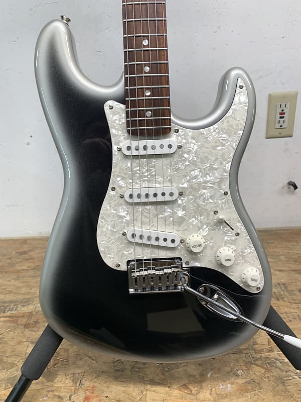 【10692】 Fender Stratocaster silver burst Silverburst Fender Stratocaster #1 - Finished Product and