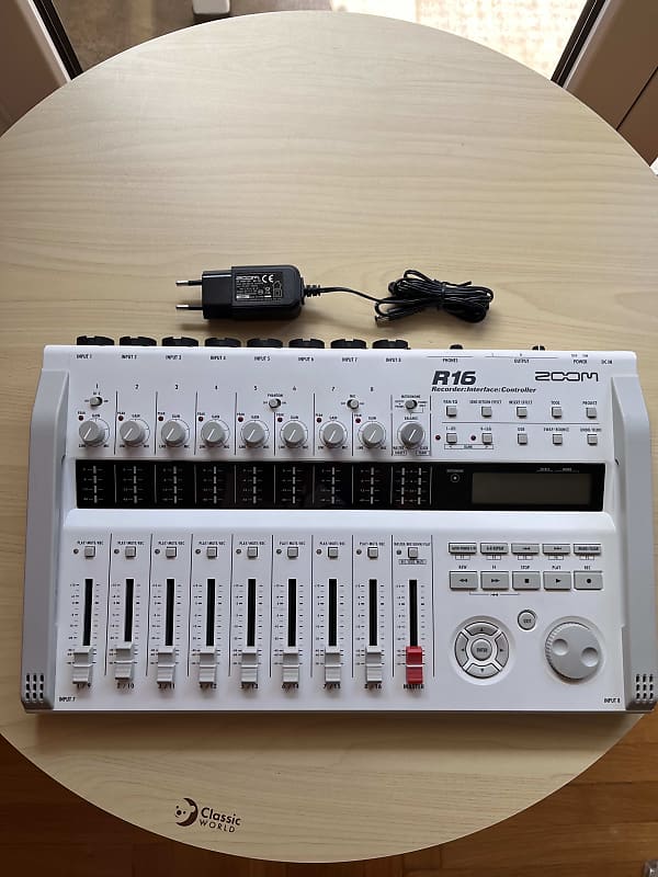 Zoom R16 USB Audio Interface / Digital Multitrack Recorder / Control Surface