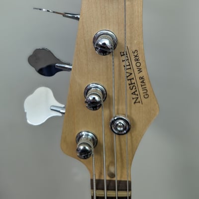 Nashville Guitar Works 220SB Electric Bass Guitar - Sunburst image 4