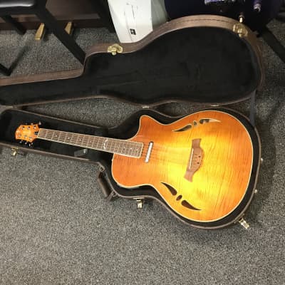 CRAFTER SA-TVMS HYBRID thin body acoustic-electric guitar 2006 in Tiger maple excellent with original hard case image 2