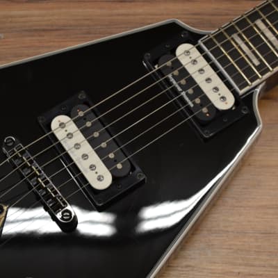 Dean V Custom (2019) - ヴィンテージホワイト Dean V Custom (2019) - ヴィンテージホワイト