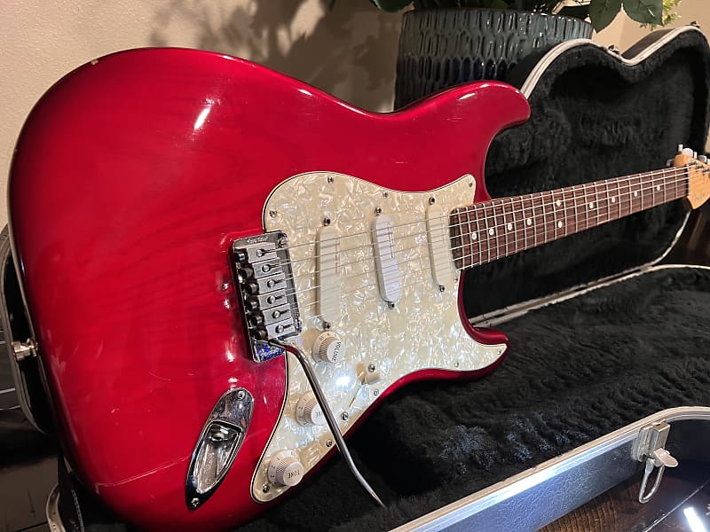 ギター Fender Stratocaster Plus Deluxe Mod ギター Fender Stratocaster Plus Deluxe Mod Fender USA