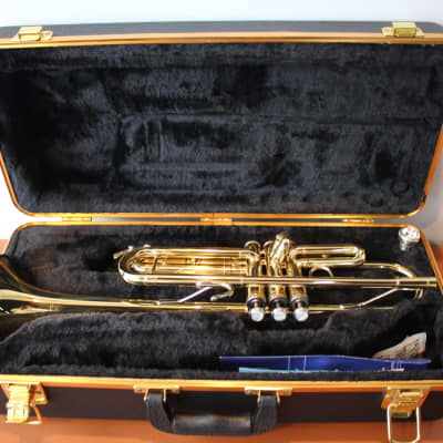 Bach TR300H2 Student Model Bb Trumpet 2000s - Clear-Lacquered Brass image 11
