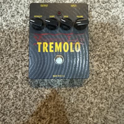 ギター Voodoo Labs TREMOLO (Made in USA) ギター Voodoo Labs TREMOLO (Made in USA) Tremolo - Voodoo Lab