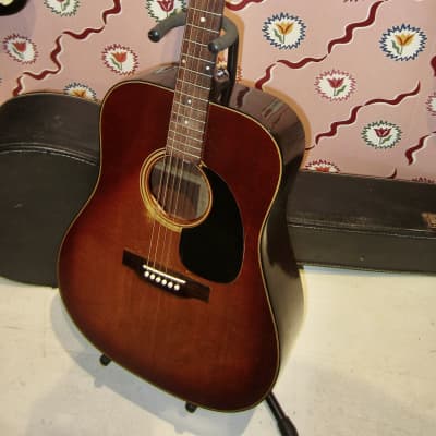 Vintage 1970s Gibson J-45 Deluxe - Sunburst image 2