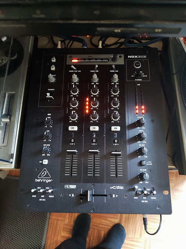 Behringer Nox303 Black 3 channel pro mixer Reverb