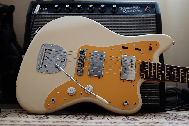 Wide clearance range jazzmaster