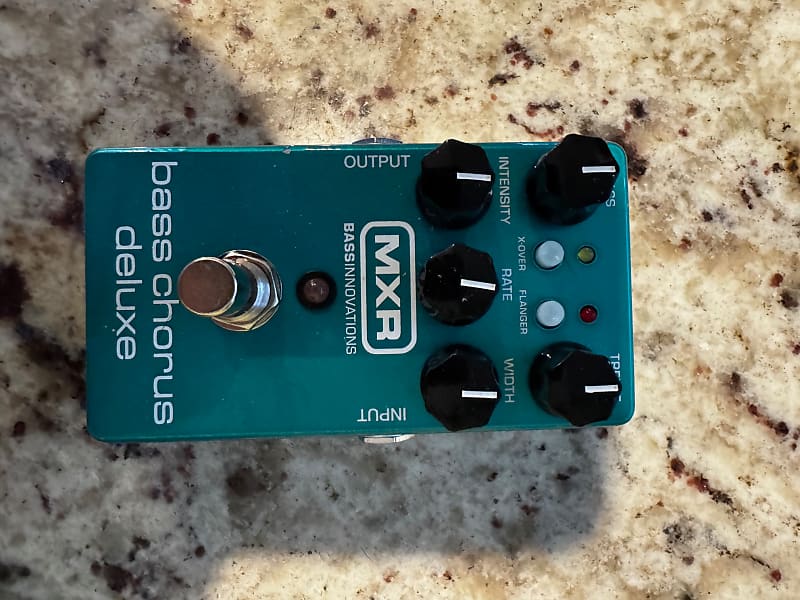 MXR M83 Bass Chorus Deluxe