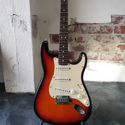 Fender 40th Anniversary American Standard Stratocaster 1994 Sunburst image 2