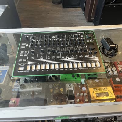 Roland AIRA TR-8 Rhythm Performer Drum Machine 2014 - Present - Black