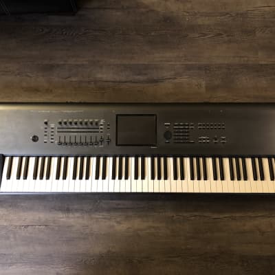 Korg Kronos 88 Gator Hard Case Included